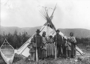 archive-innu-family-tent